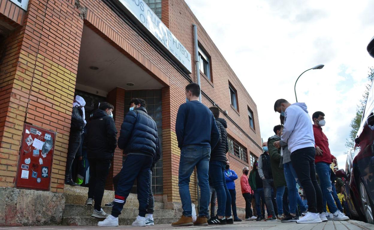 Algunos abonados han tenido que esperar tres horas para reservar sus entradas. 