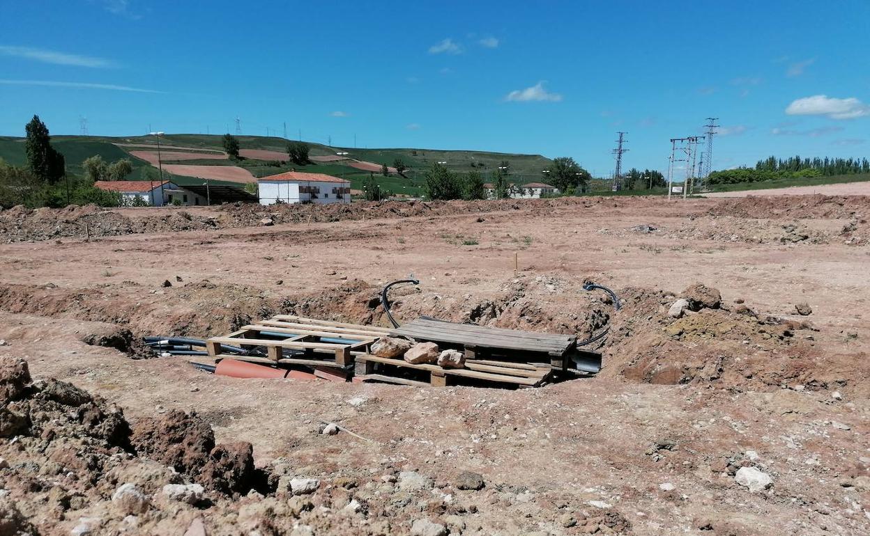 Se trabaja en la parcela que se convertirá en huertos de ocio.