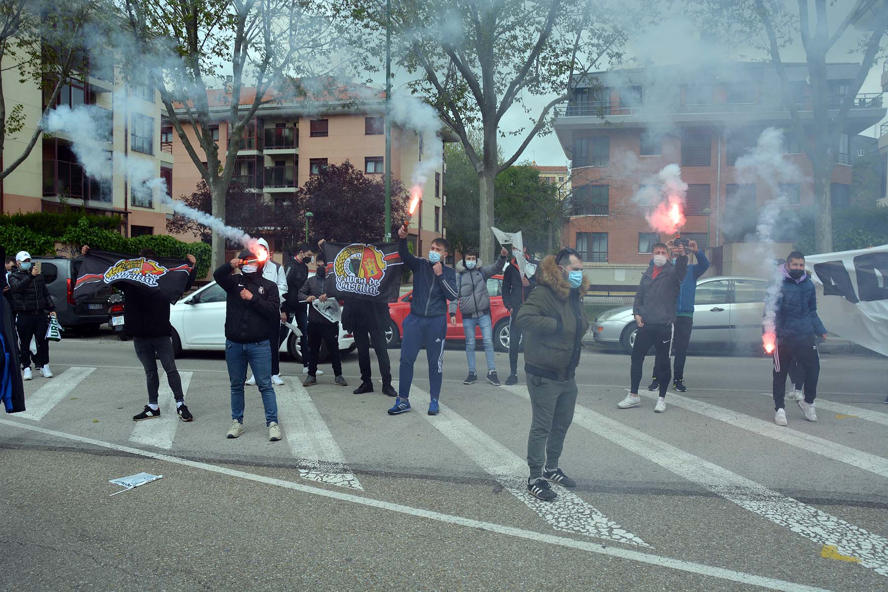 Fotos: El Burgos CF viaja rumbo al ascenso