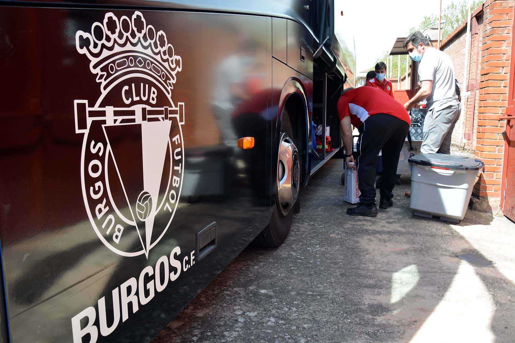 Fotos: El Burgos CF viaja rumbo al ascenso