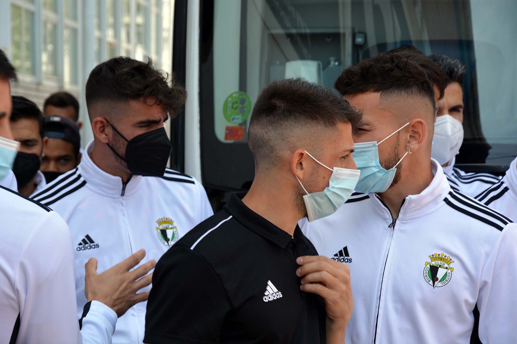 Fotos: El Burgos CF viaja rumbo al ascenso