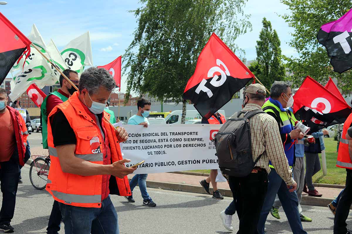 Fotos: Unión sindical en Burgos contra la precariedad laboral de los trabajadores del transporte sanitario