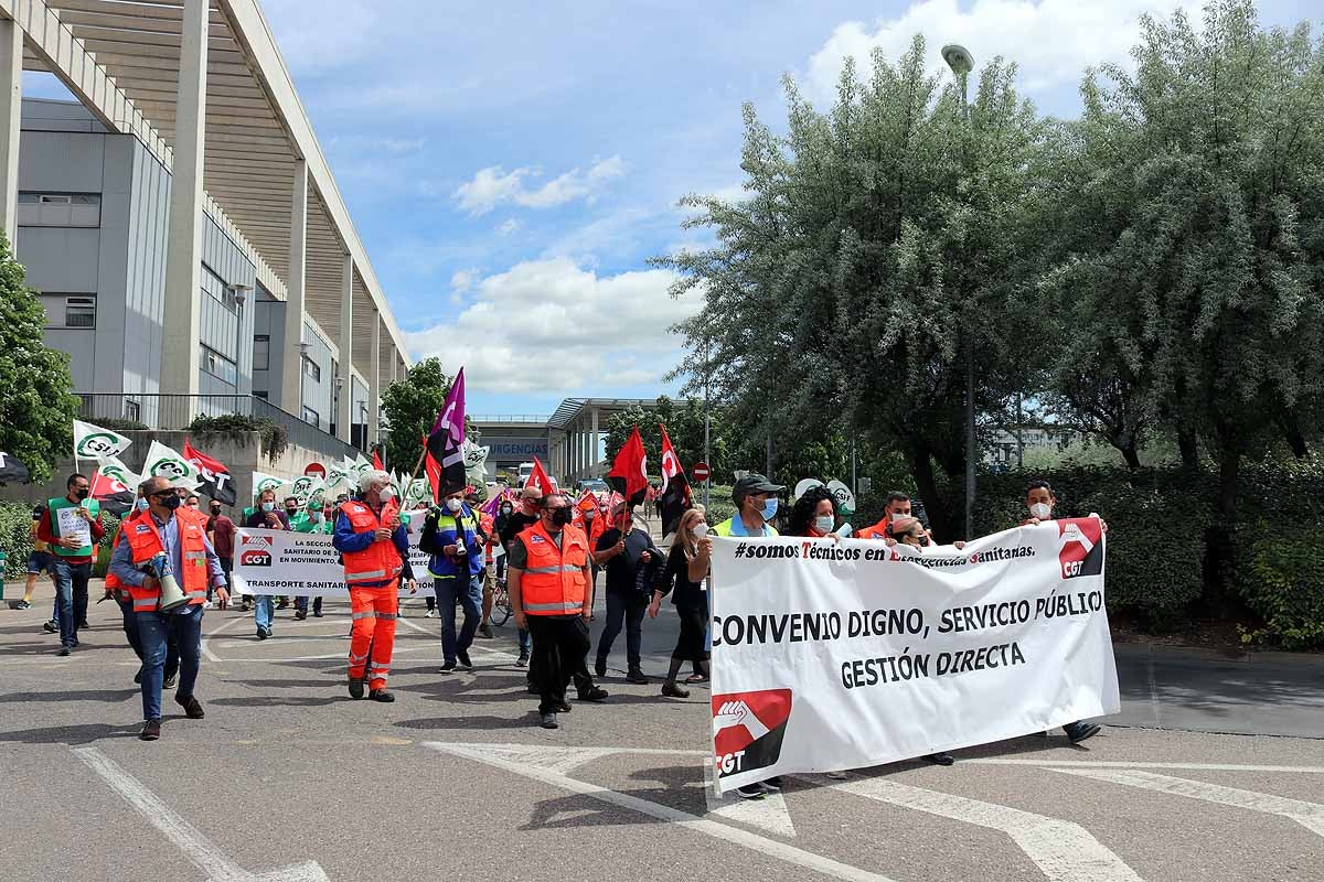 Fotos: Unión sindical en Burgos contra la precariedad laboral de los trabajadores del transporte sanitario