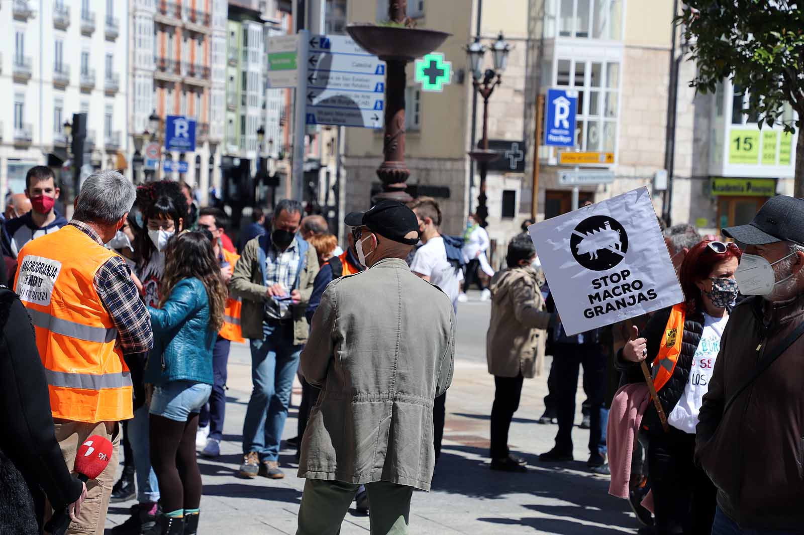 Concentrción contra ls macrogranjas porcinas en Burgos. 