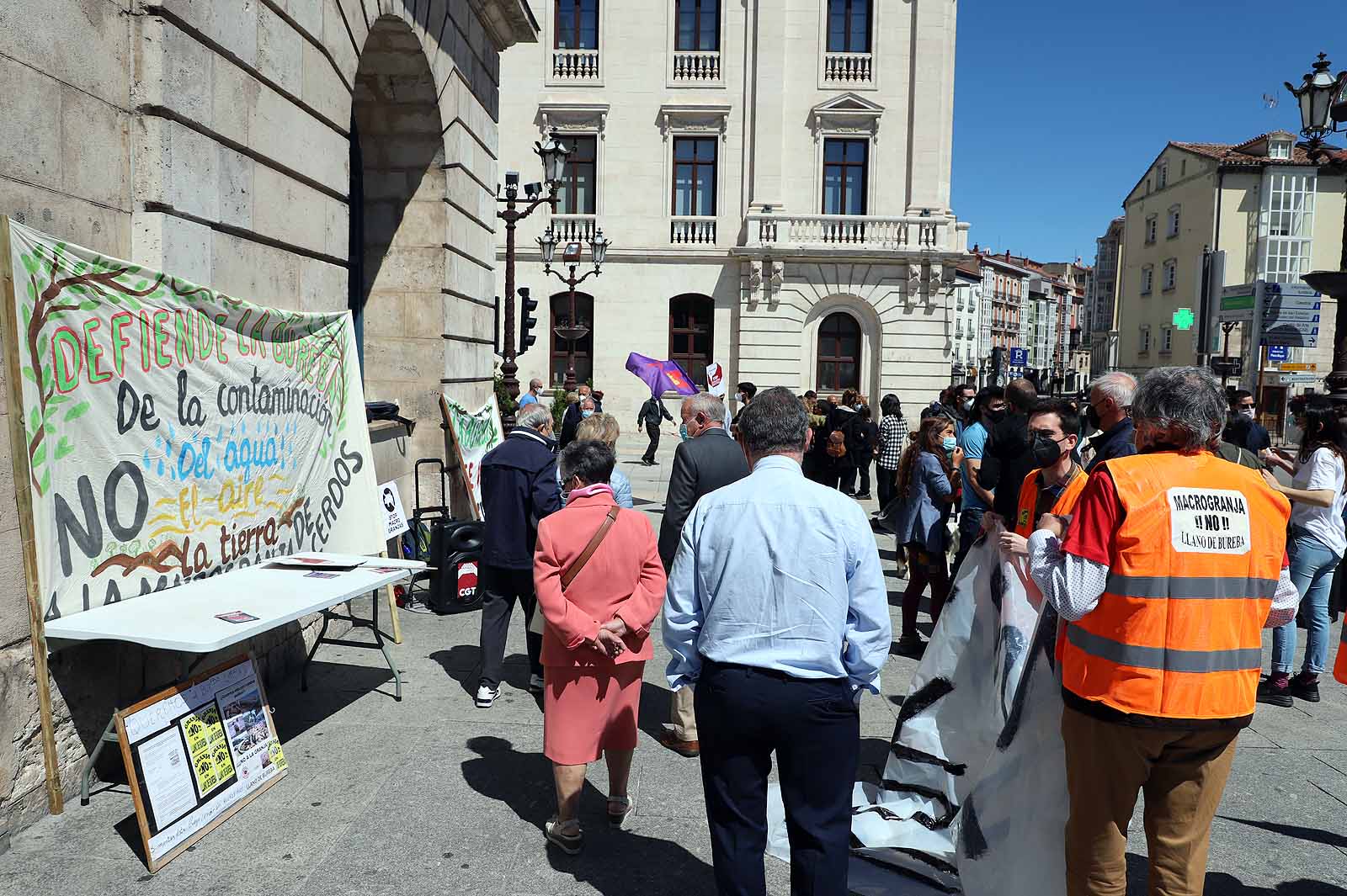 Concentrción contra ls macrogranjas porcinas en Burgos. 