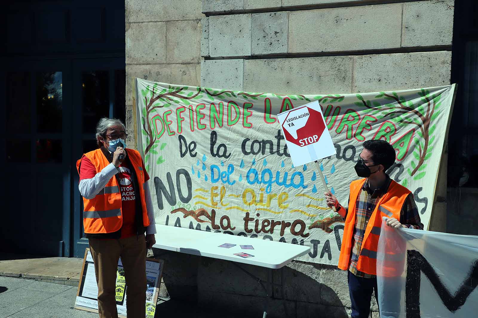 Concentrción contra ls macrogranjas porcinas en Burgos. 