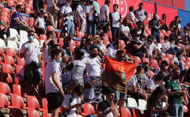 2000 aficionados del Burgos CF han disfrutado de la victoria en el estadio.