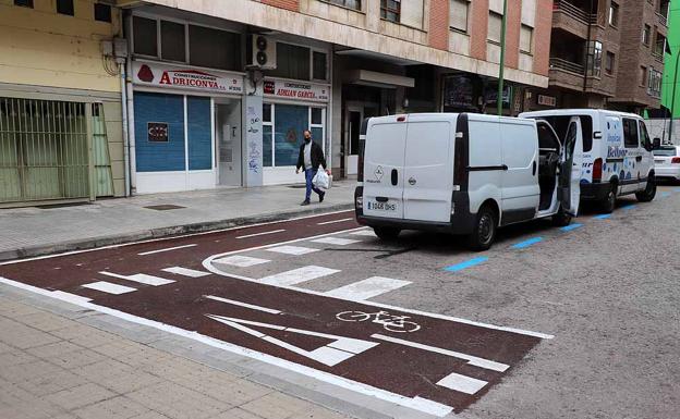 El carril bici de Doctor Fleming muere en un angulo recto.