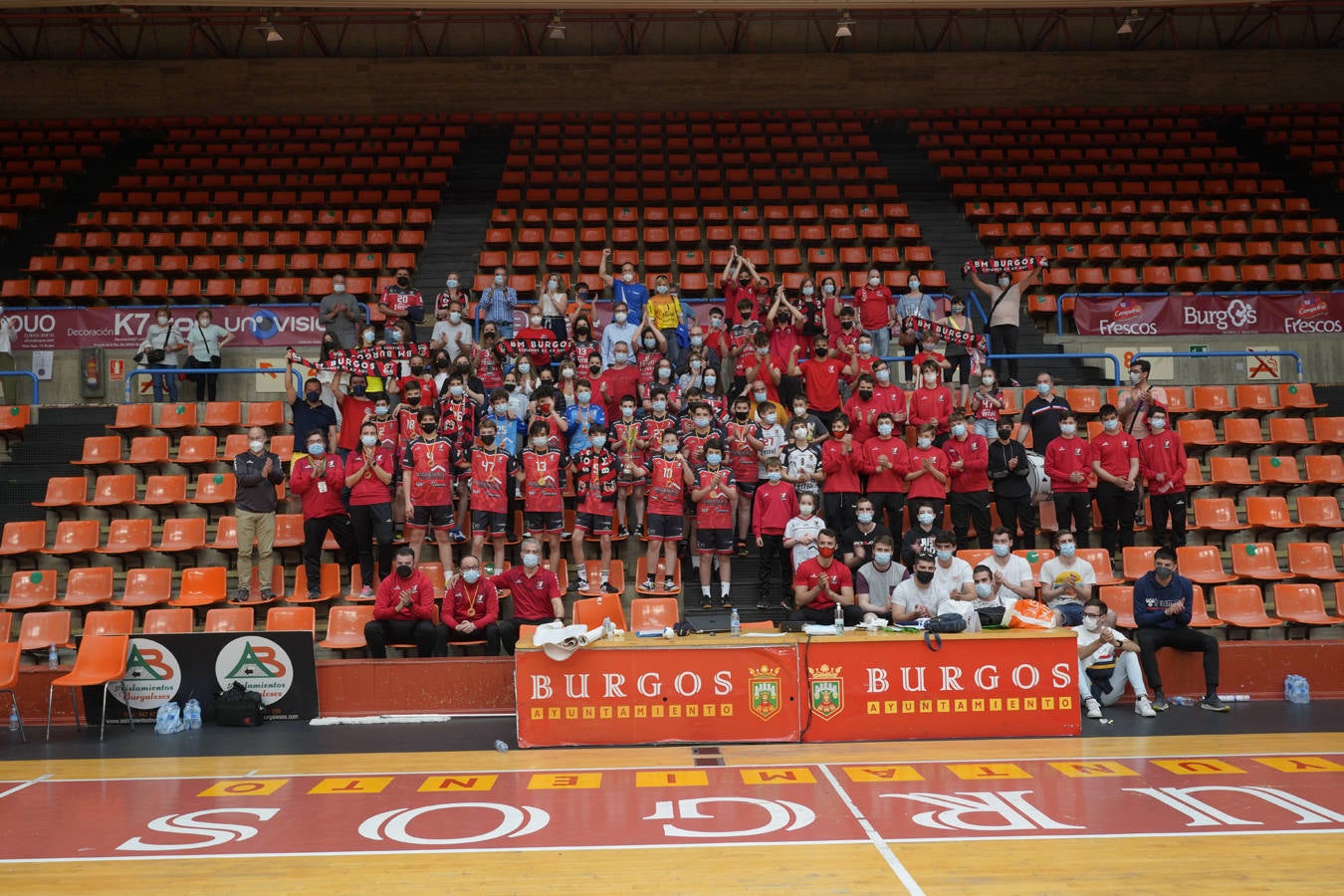 Fotos: Imágenes de la victoria del Temiño Pérez BM Burgos, campeón de Castilla y León