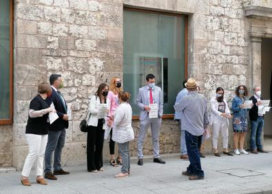 Imagen secundaria 1 - Los empleados de CaixaBank en Burgos tras el mayor ERE de la banca en España: «La paciencia se acaba»