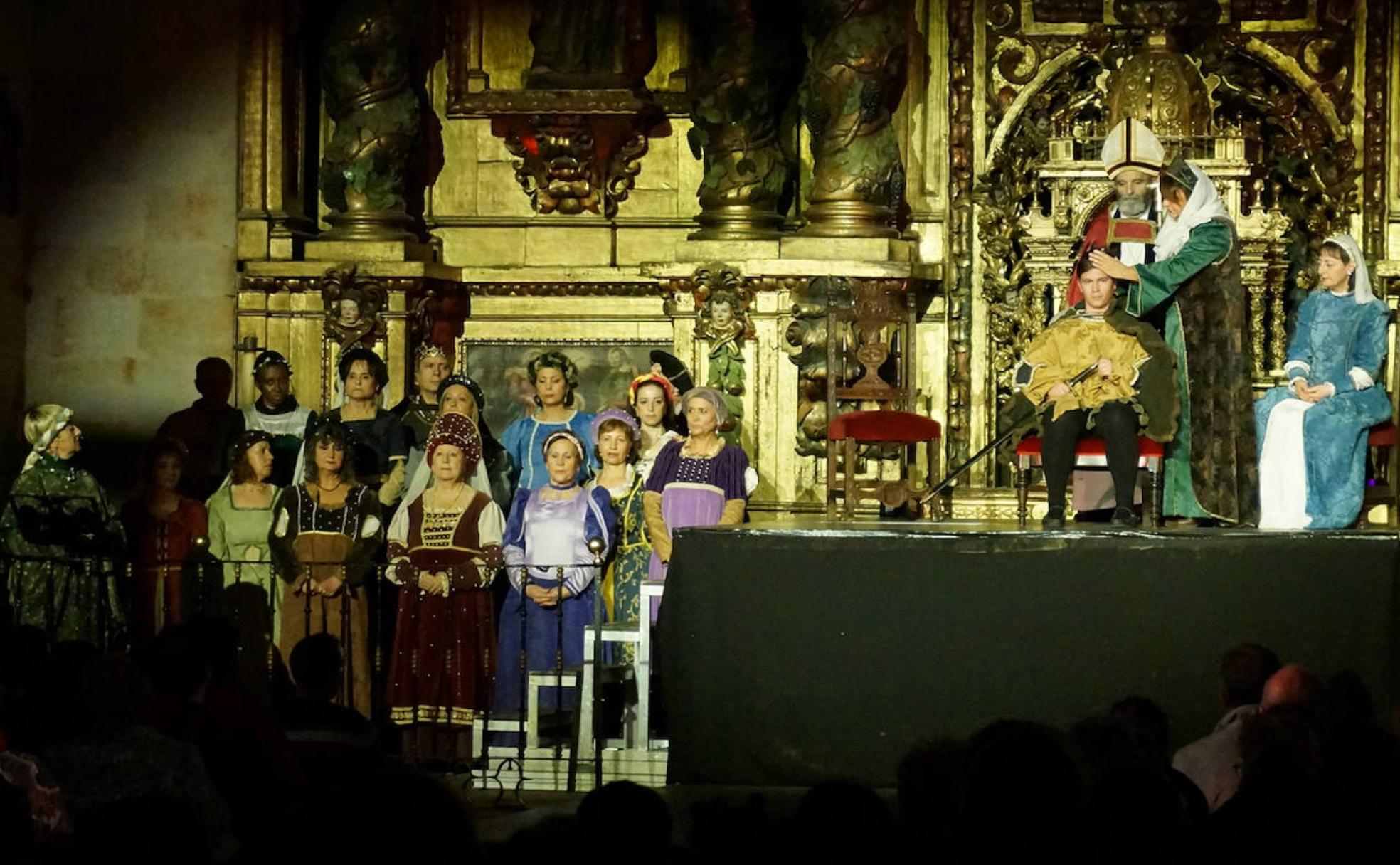 'Grande, prudente y sabia: la reina Berenguela', obra de teatro puesta en escena en la iglesia de Villares de la Reina.