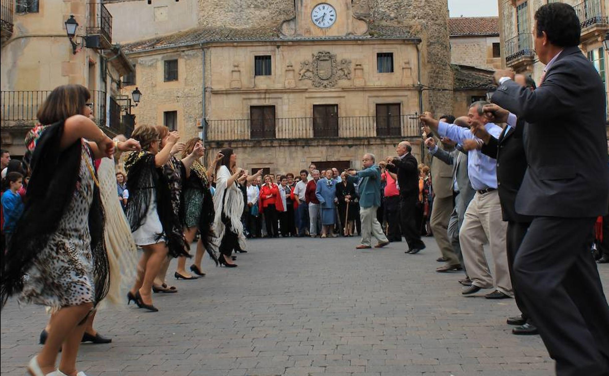 Día de las Comisarias, el 1 de octubre, en el contexto de las fiestas de San Miguel.