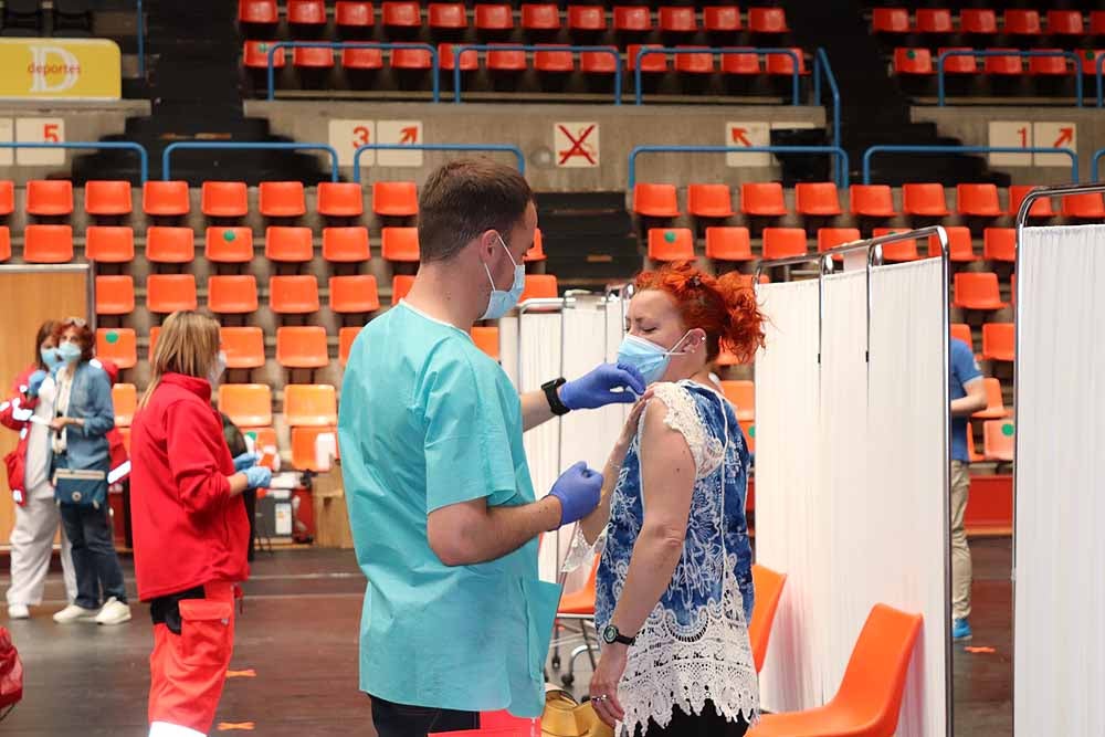 Fotos: El Polideportivo de El Plantío se convierte en punto de vacunación contra la covid