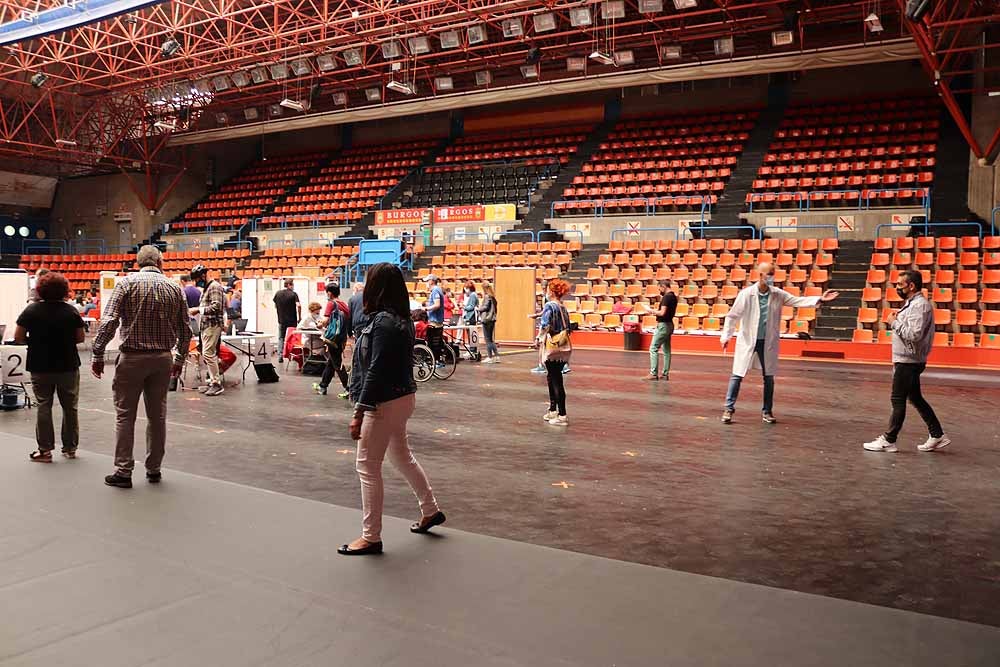 Fotos: El Polideportivo de El Plantío se convierte en punto de vacunación contra la covid