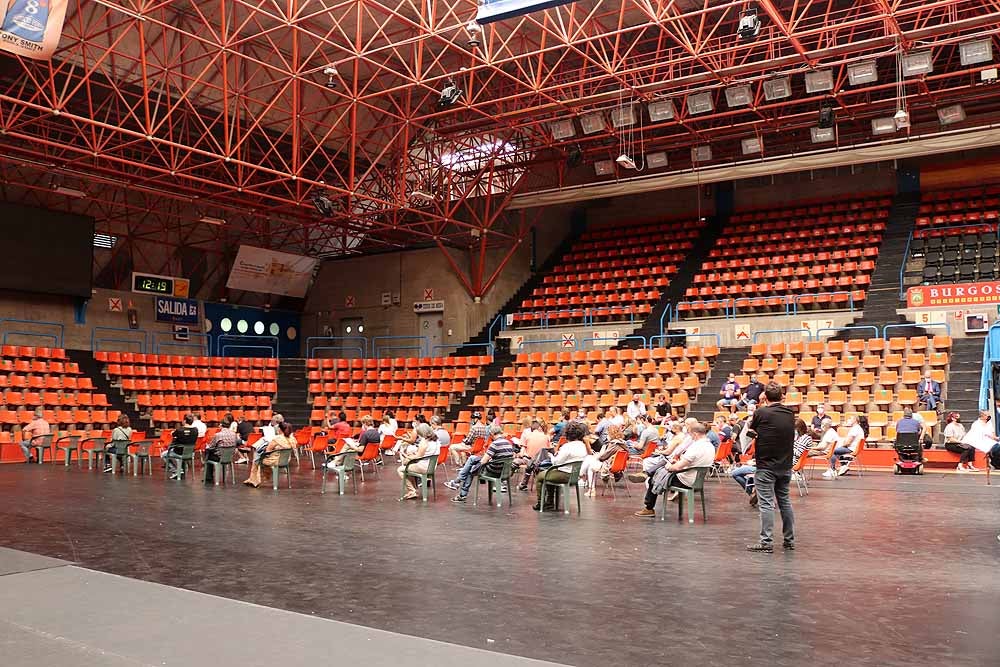 Fotos: El Polideportivo de El Plantío se convierte en punto de vacunación contra la covid