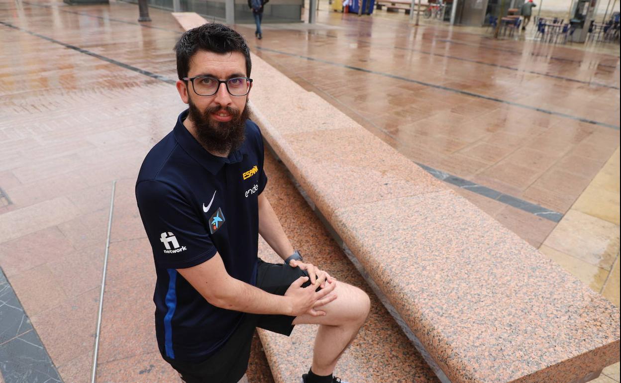 Dani Hernández, con el polo de la selección.