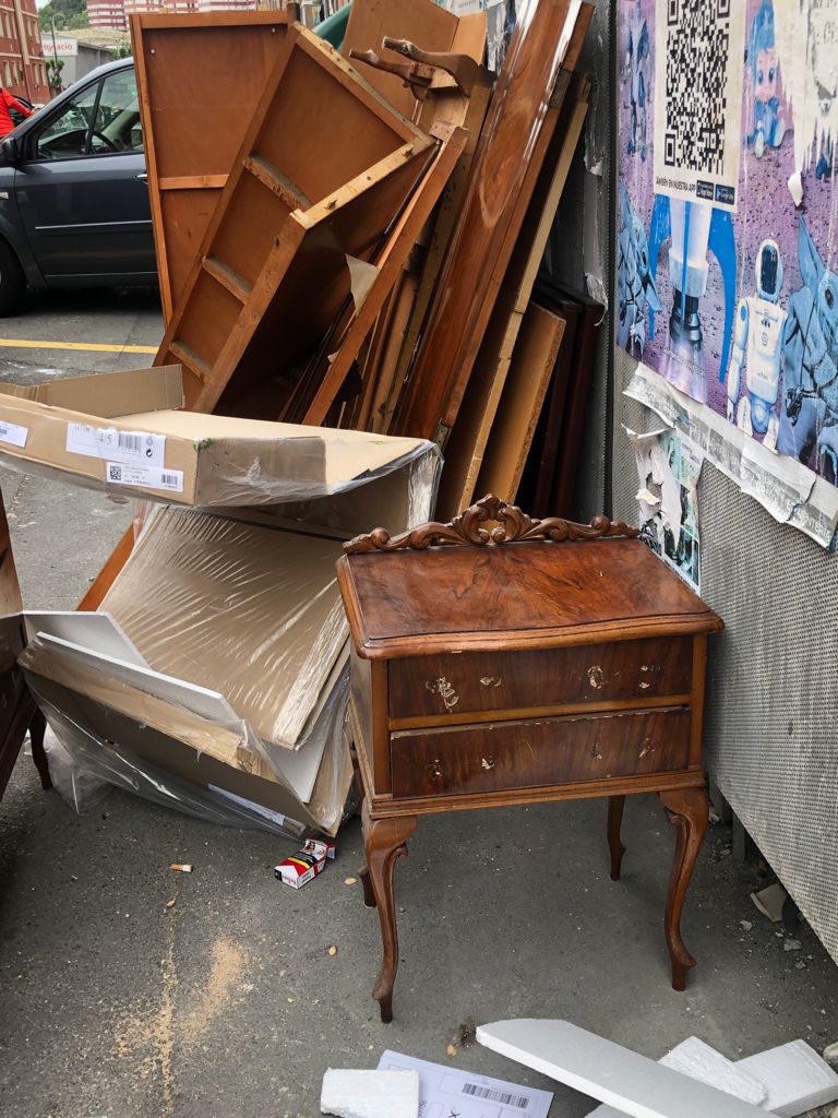 Imagen secundaria 2 - Decorar la casa con muebles encontrados en la basura