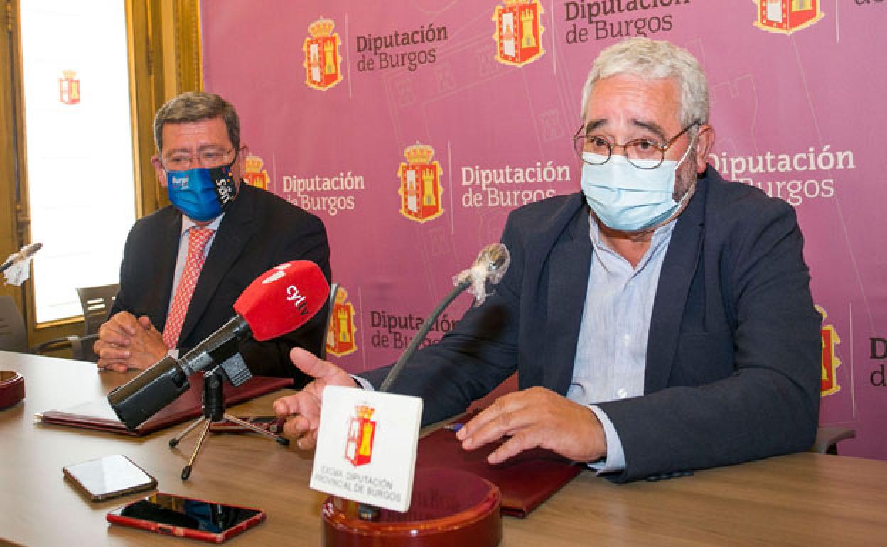 El presidente de la Diputación de Burgos, César Rico, y el director general de Las Edades del Hombre, Gonzalo Jiménez. 