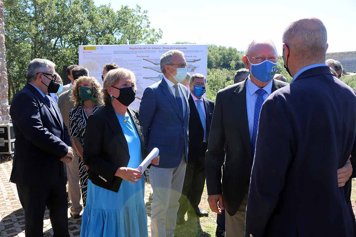 Fotos: 17 años y 250 millones de euros después, el embalse de Castrovido empieza a llenarse (en pruebas)