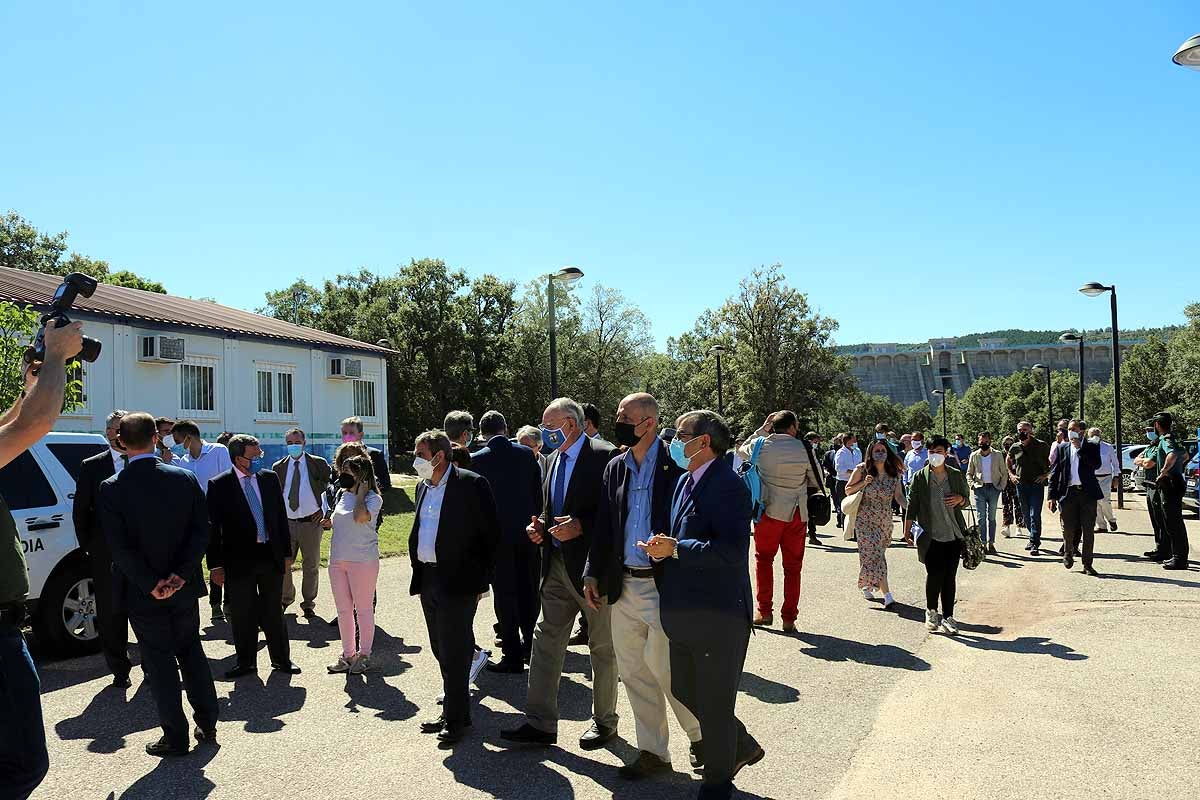 Fotos: 17 años y 250 millones de euros después, el embalse de Castrovido empieza a llenarse (en pruebas)