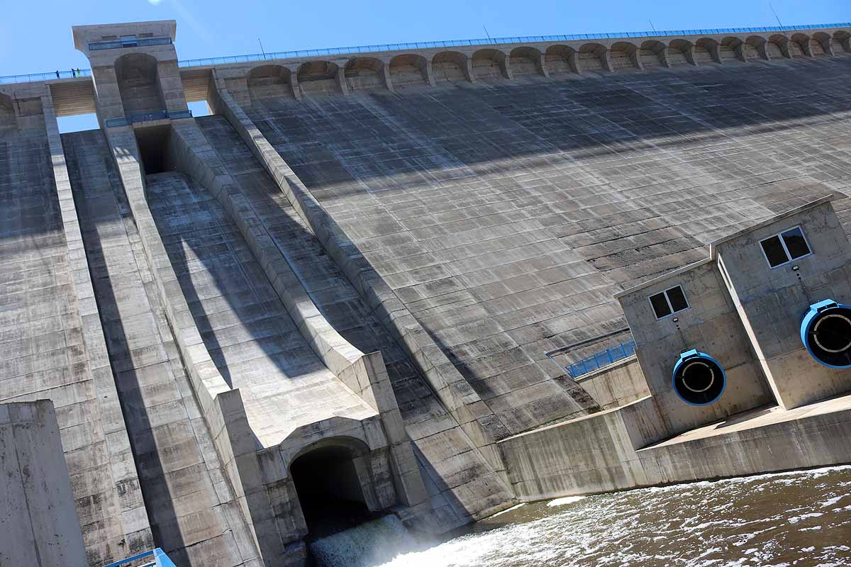 Fotos: 17 años y 250 millones de euros después, el embalse de Castrovido empieza a llenarse (en pruebas)