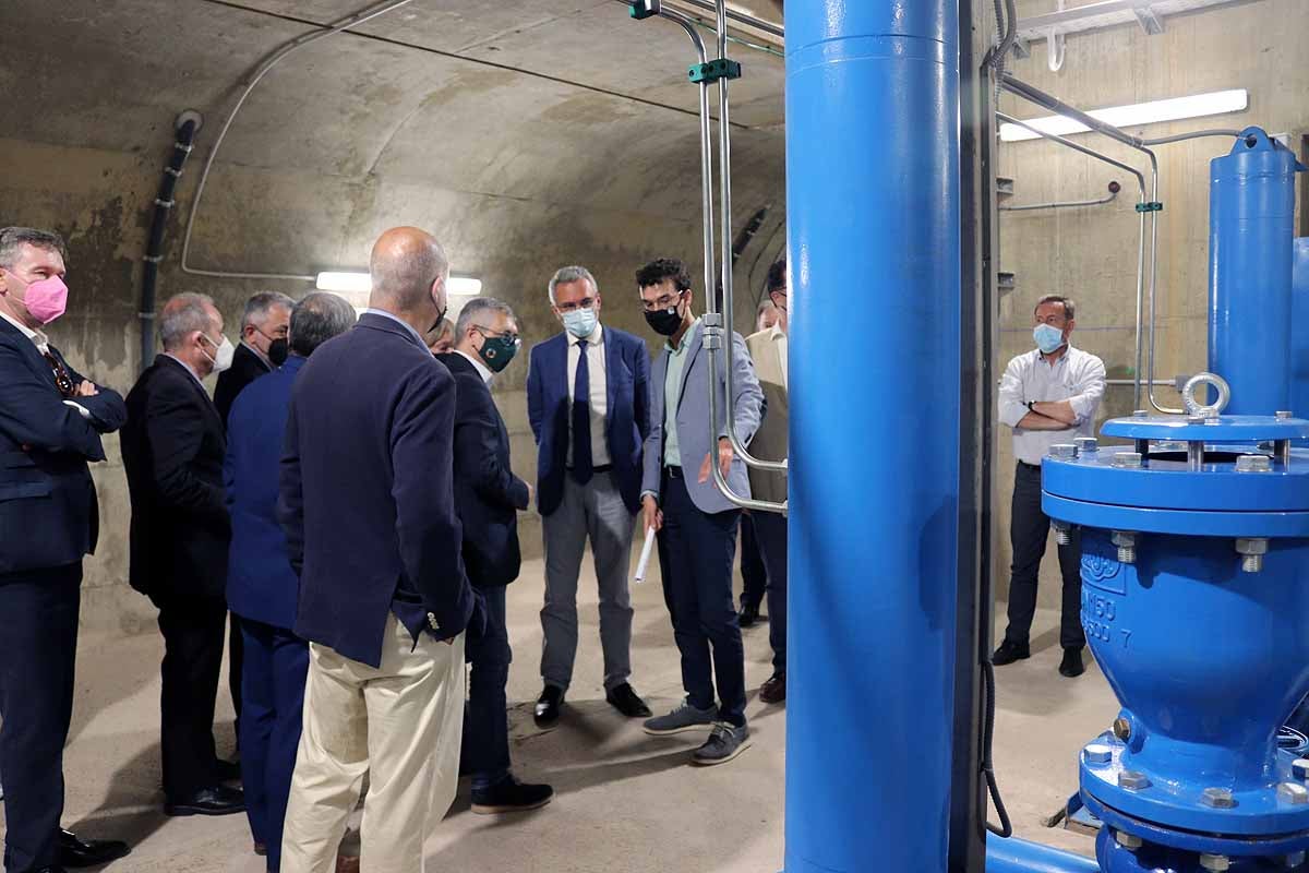 Fotos: 17 años y 250 millones de euros después, el embalse de Castrovido empieza a llenarse (en pruebas)