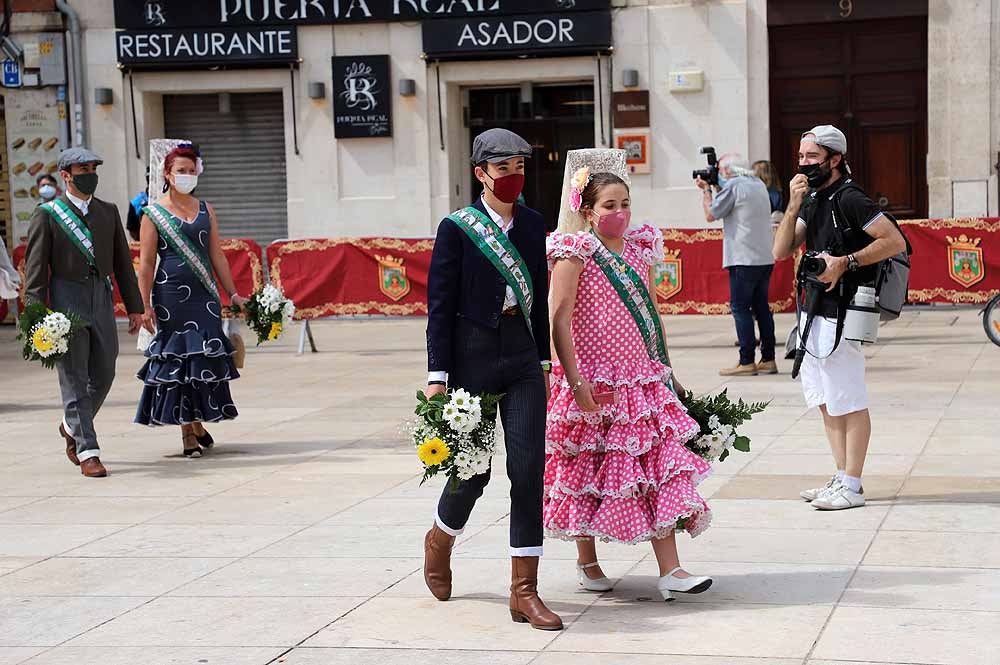 Fotos: La ofrenda floral a Santa María la Mayor en Burgos ha vuelto a la calle