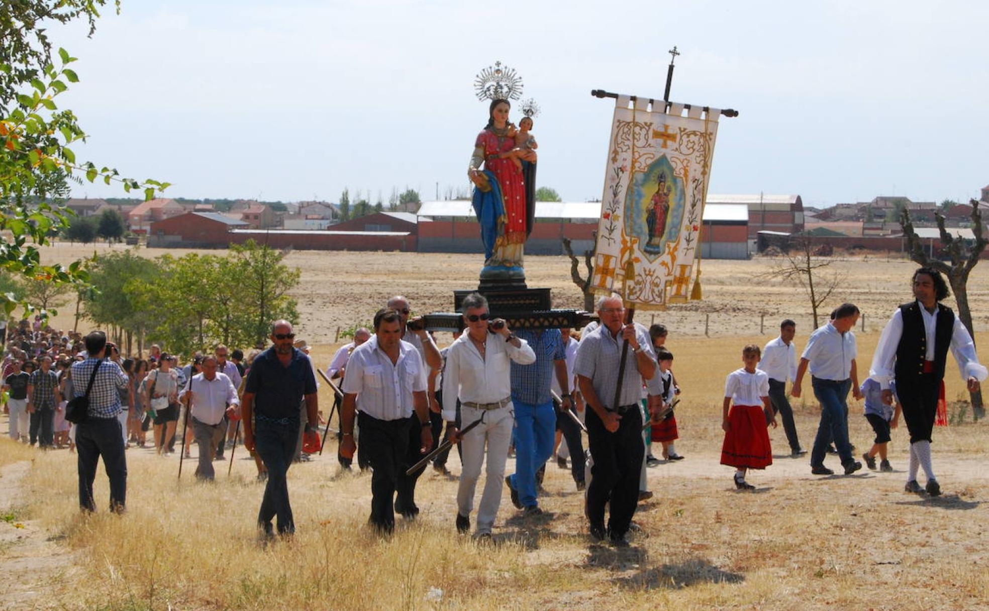 Procesión de la Virgen de la Estrella de Pozal de Gallinas.