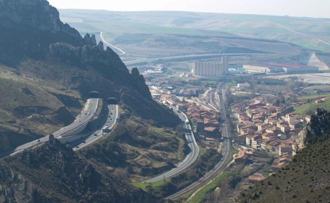 El paso del Ave por Pancorbo exigirá de la ejecución de nuevos túneles bajo los Obarenes. 