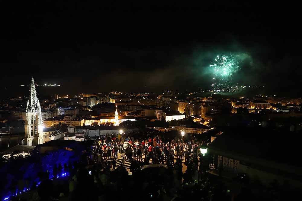 Fotos: Burgos disfruta de los fuegos artificiales en los Sampedros de 2021