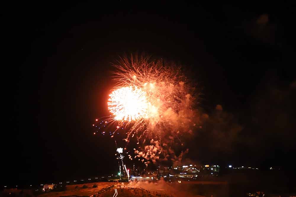 Fotos: Burgos disfruta de los fuegos artificiales en los Sampedros de 2021