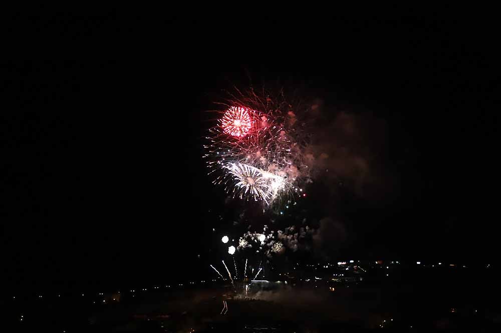 Fotos: Burgos disfruta de los fuegos artificiales en los Sampedros de 2021