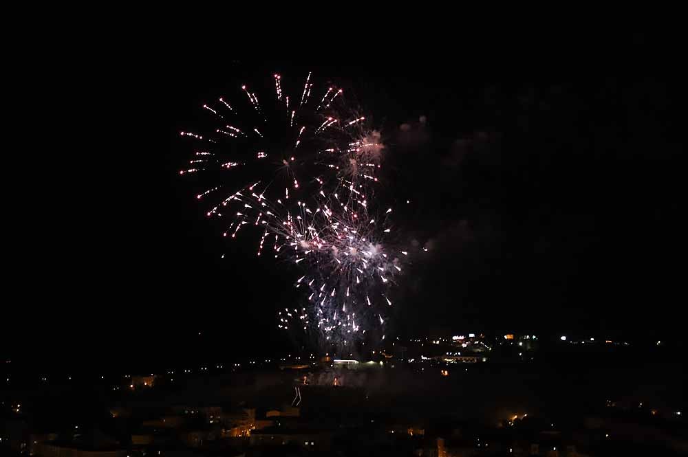 Fotos: Burgos disfruta de los fuegos artificiales en los Sampedros de 2021