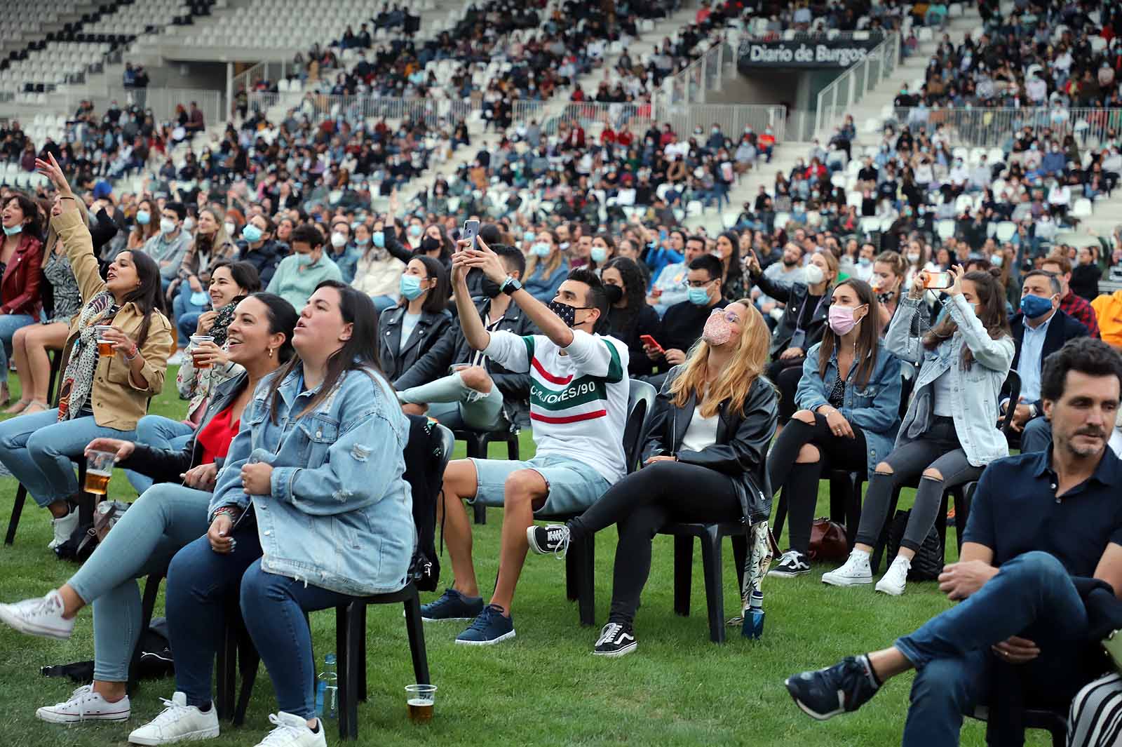 El grupo indie congrega a 2.500 personas en El Plantío en uno de los platos fuertes de los Sampedros