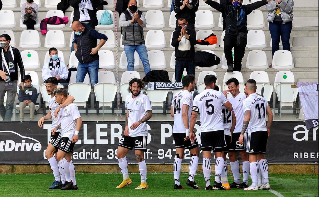 Los jugadores del Burgos CF celebran un gol la pasada temporada. 