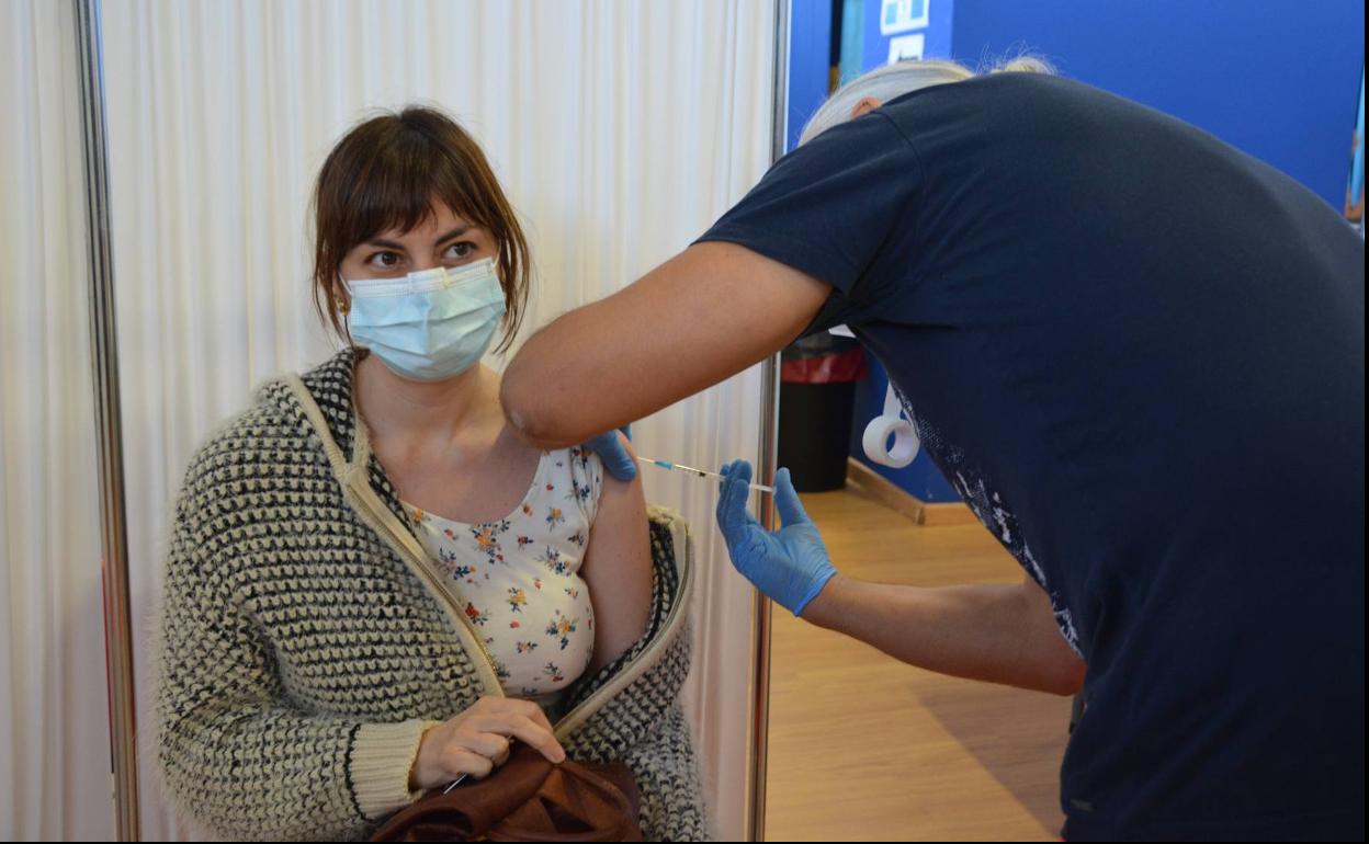 Vacunación en el Coliseum a principios de junio.