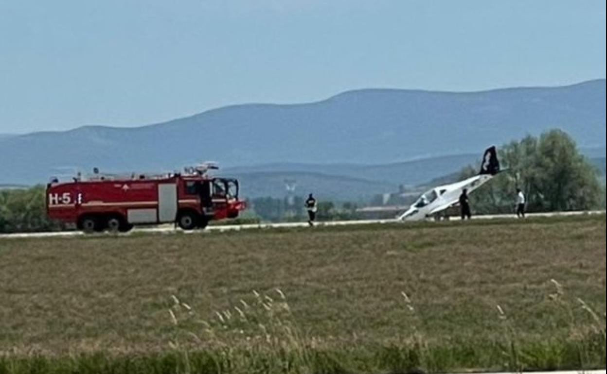 Estado en el que quedó la avioneta tras el accidente en el aeropuerto de Burgos.