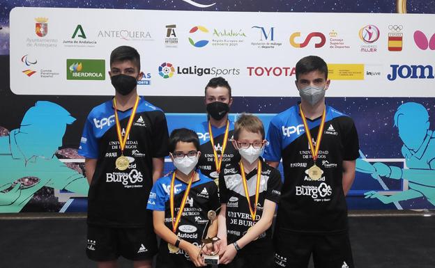 Equipo Infantil masculino Campeón de España: Aitor, Daniel, Aritz y Sergio junto a Dranca Codruta ( entrenadora )