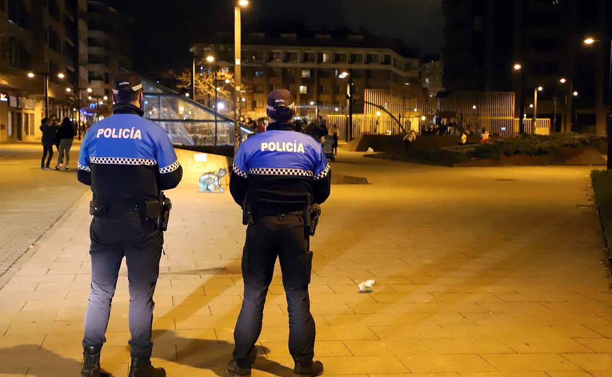 Control de la Policía Local de Burgos en Venerables en febrero.