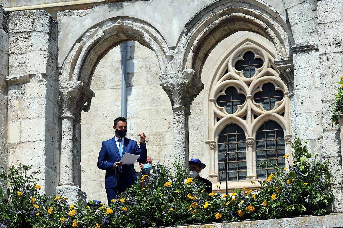 Fotos: En honor de la Catedral, danzan los Gigantillos, suena el himno