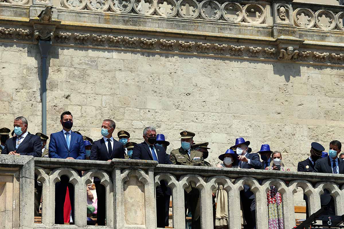 Fotos: En honor de la Catedral, danzan los Gigantillos, suena el himno