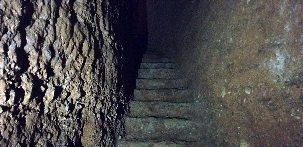 Bodega sin uso y de grandes túneles.