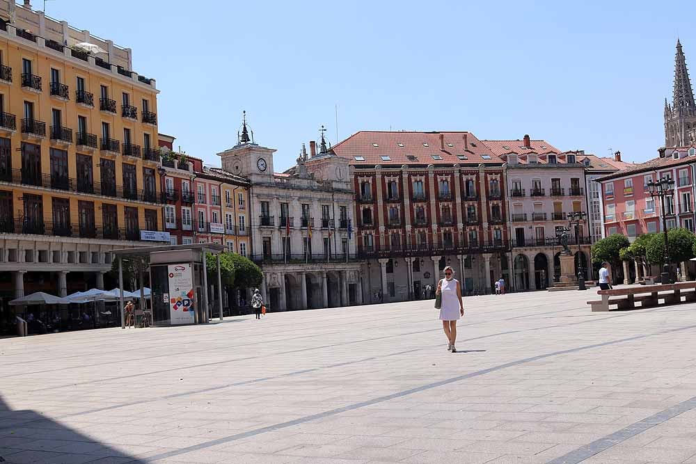 Fotos: Los burgaleses se refugian del calor en sombras y terrazas