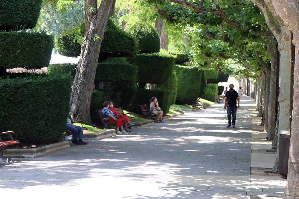 Fotos: Los burgaleses se refugian del calor en sombras y terrazas