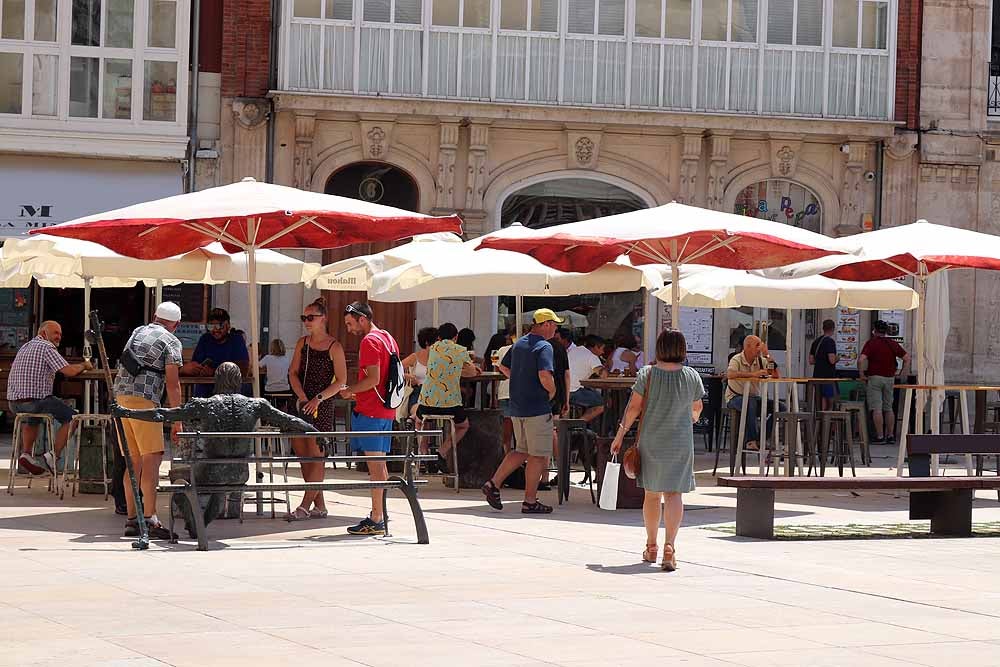 Fotos: Los burgaleses se refugian del calor en sombras y terrazas