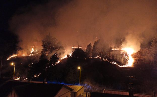 El incendio ha sido controlado ante de las 0.00 horas. 