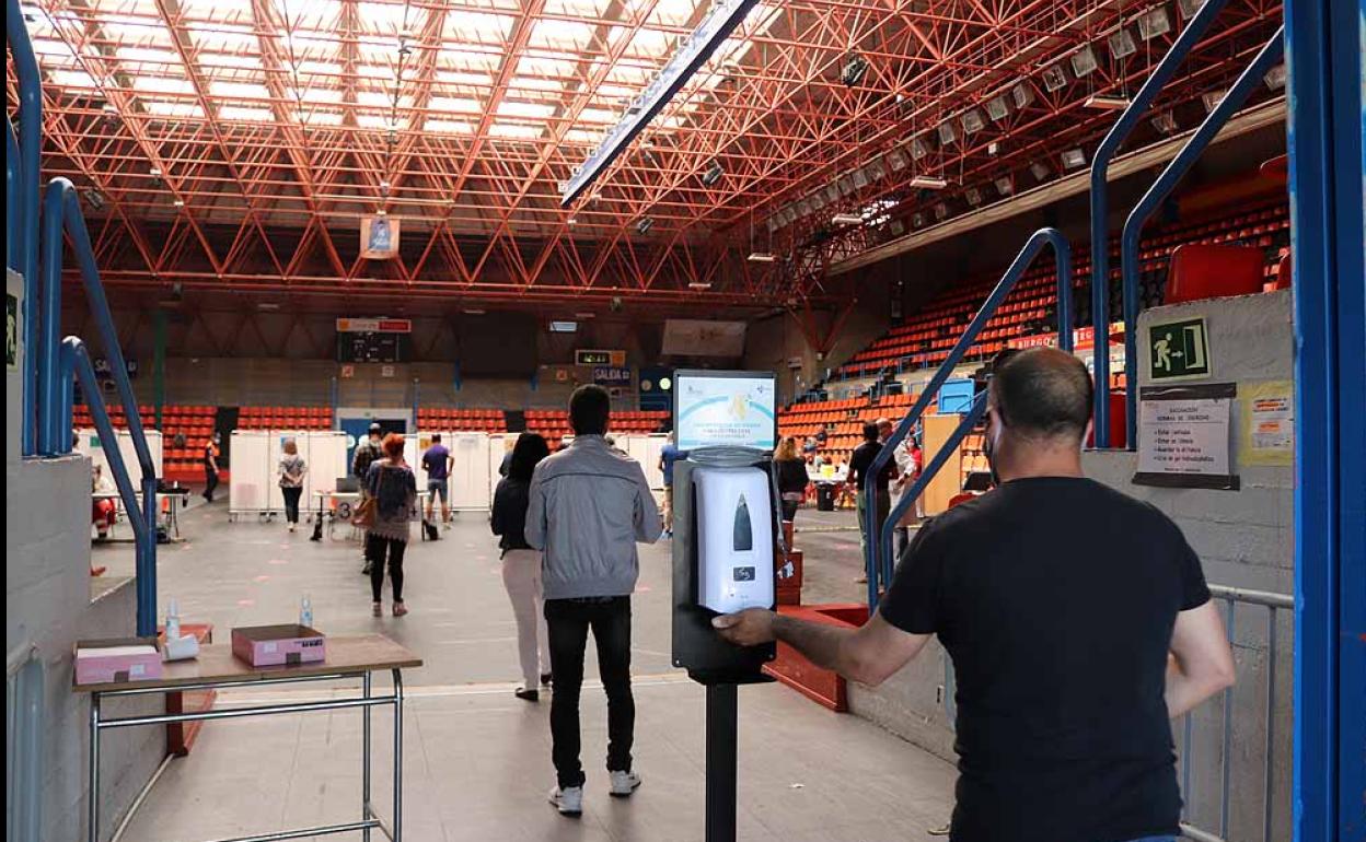 Imagen de una jornada de vacunación en el Polideportivo de El Plantío.