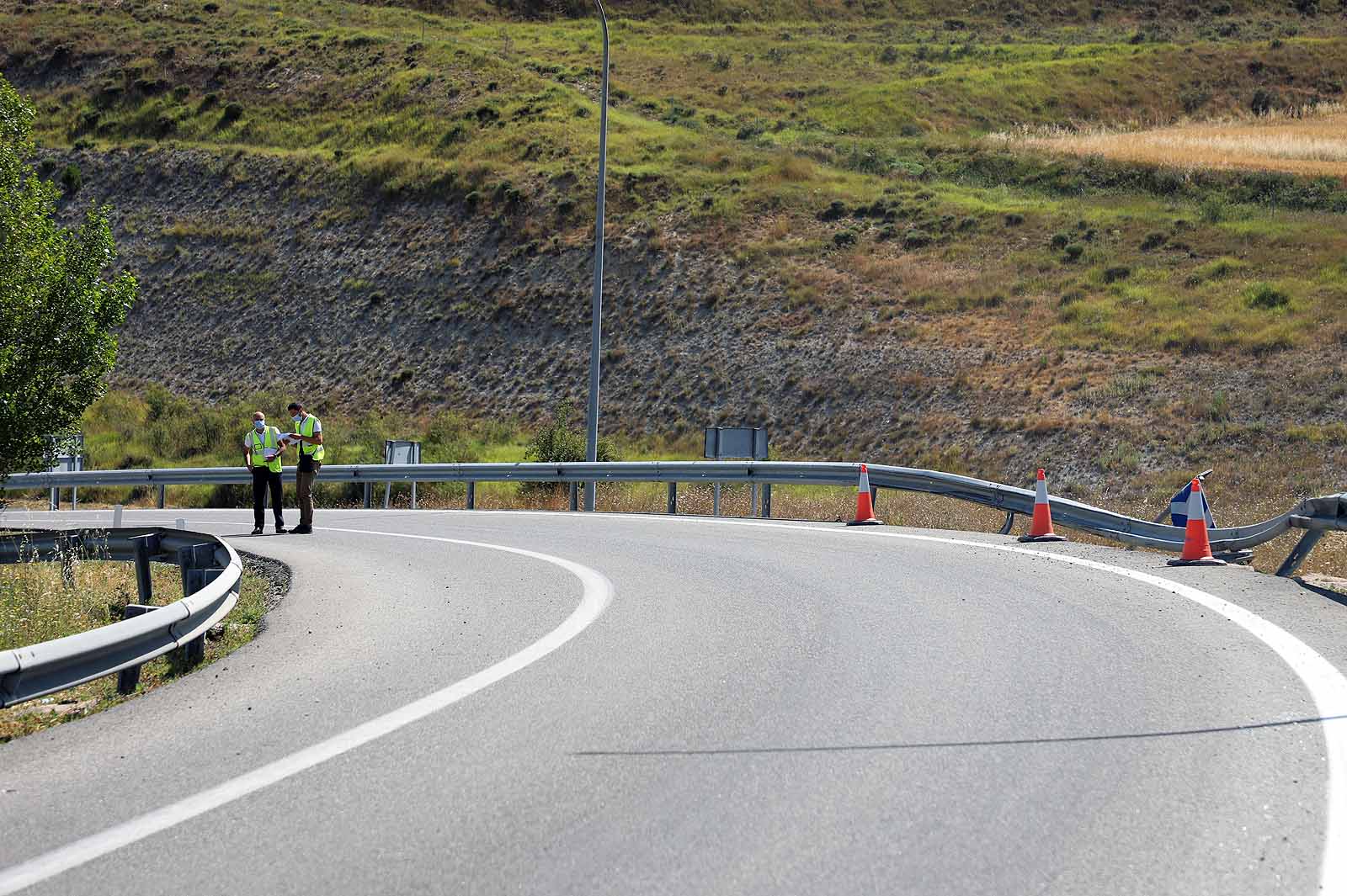 Dos fallecidos y un herido grave en un accidente de tráfico en la AP-1