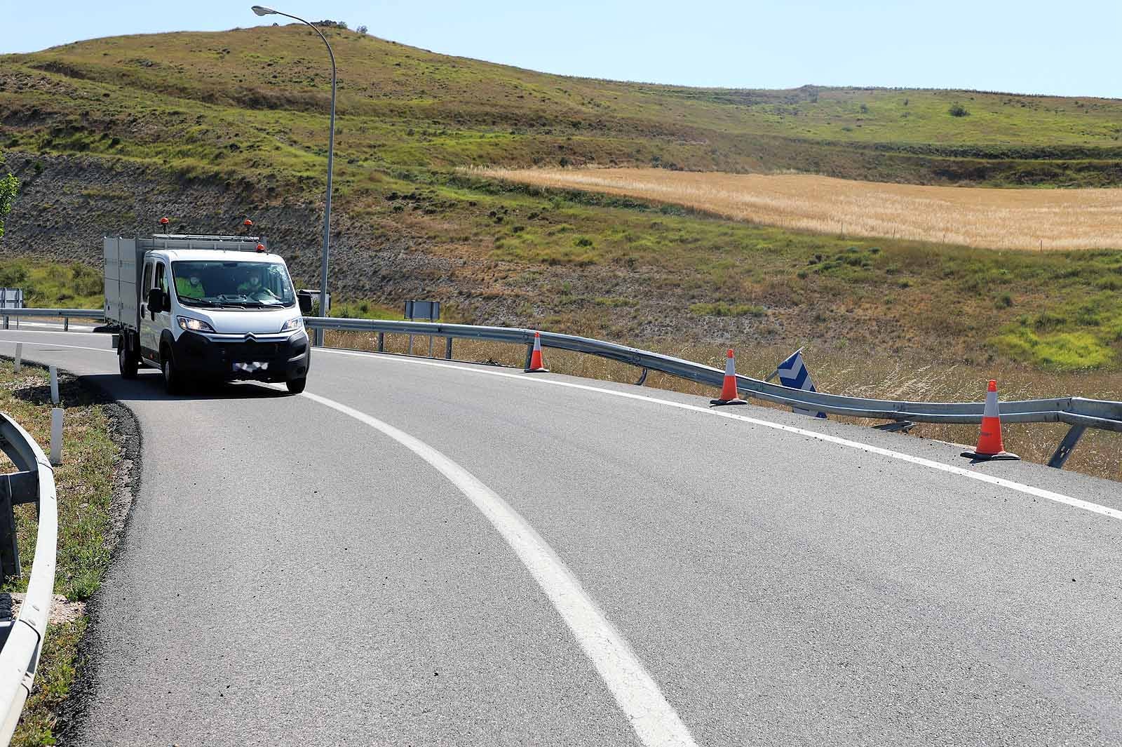 Dos fallecidos y un herido grave en un accidente de tráfico en la AP-1