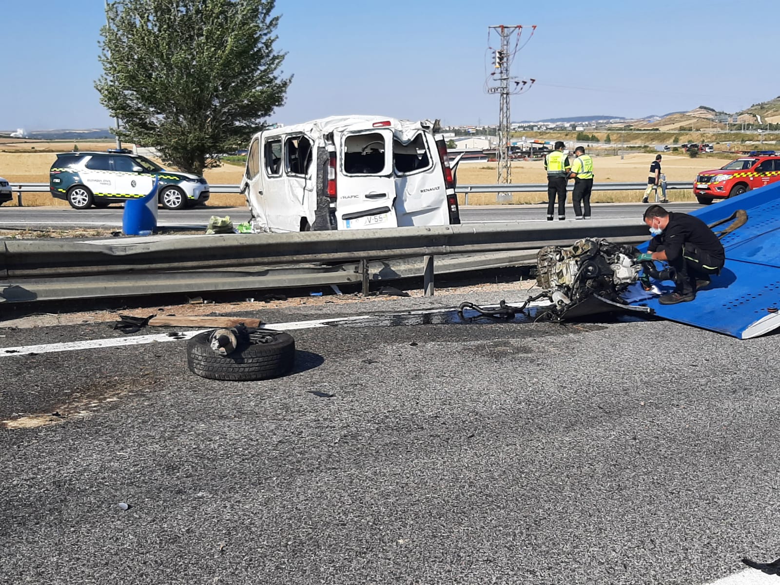 Dos fallecidos y un herido grave en un accidente de tráfico en la AP-1